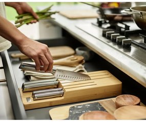 Комплект ножове с поставка 5 бр. от неръждаема стомана Elevate Bamboo – Joseph Joseph