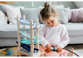 Дървена каскада с коли - Kindsgut