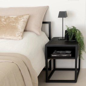 Черно нощно шкафче от масивен дъб с рафтове Diva – Spinder Design