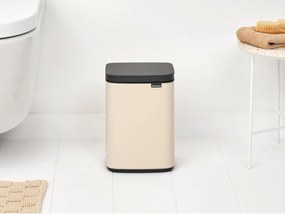 Кош за боклук Brabantia Bo Small 1008865, 4 л, Плавно и безшумно отваряне, Противоплъзгаща основа, Бежов