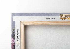 Картина на платно – Карамфилови цветя в дървена кутия