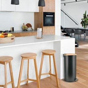 Матово черно стоманено кошче за боклук с педал 30 l Adonis – Spirella