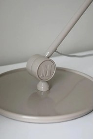 Сиво-бежова настолна лампа с метален абажур (височина 47 cm) Tilt – Markslöjd