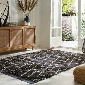 Черен килим 120x170 cm Aisha - Flair Rugs