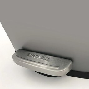 Кафяво-сиво стоманено кошче за боклук с педал 50 l Akira – Spirella