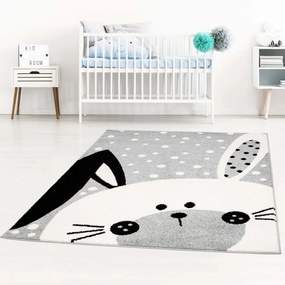 Сив детски килим за игра Малко зайче Ширина: 140 см | Дължина: 200 см