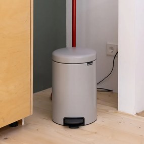 Кош за боклук с педал Brabantia NewIcon 1010440, 12 л, Плавно затваряне, Противоплъзгаща основа, Светлосив
