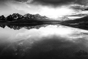 Фототапет – Черно-бяло планинско езеро