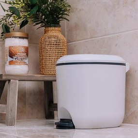 Бяло пластмасово кошче за боклук с педал 3,5 l – Addis