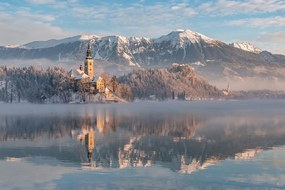 Фототапет – Църква край езерото Блед в Словения
