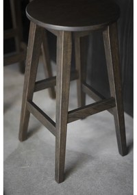 Тъмнокафяви бар столове в комплект 2 бр. от масивен дъб (височина на седалката 65 cm) Austin – Rowico