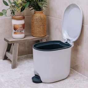 Бяло пластмасово кошче за боклук с педал 3,5 l – Addis