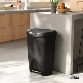 Черно пластмасово кошче за боклук с педал 50 l Brim – Umbra