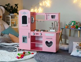 Дървена кухня за момичета в розово
