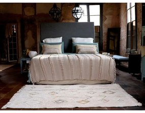 Бежов ръчно изработен памучен килим подходящ за пране 140x200 cm Kaarol Earth – Lorena Canals