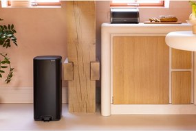 Матово черно стоманено кошче за боклук с педал 30 l Bo – Brabantia