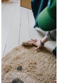 Бежов ръчно изработен памучен детски килим подходящ за пране 120x122 cm Bear – Lorena Canals