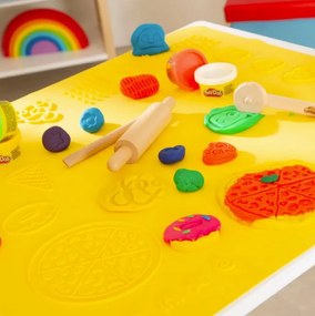 Комплект маса със стол и аксесоари Play-Doh