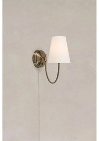Бяла/в месингов цвят стенна лампа за контакт Amar – Markslöjd