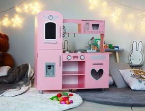 Дървена кухня за момичета в розово