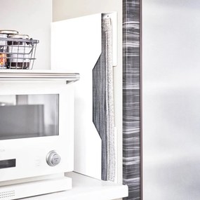 Метален държач за подложки за маса без пробиване Tower – YAMAZAKI