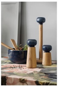 Мелничка за подправки, изработена от дъбово дърво и тъмносин порцелан Hammershoi, височина 13 cm Hammershøi - Kähler Design