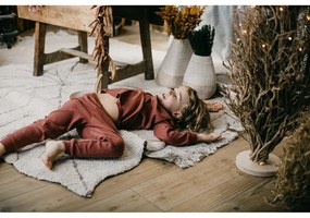 Бежов ръчно изработен памучен детски килим подходящ за пране 120x180 cm Monstera Natural – Lorena Canals