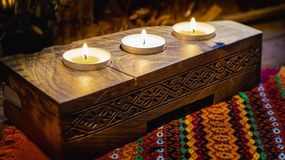 Свещник от масив, три гнезда, място за кибрит /модел C040003/