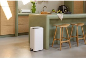 Бяло стоманено кошче за боклук с педал 30 l Bo – Brabantia