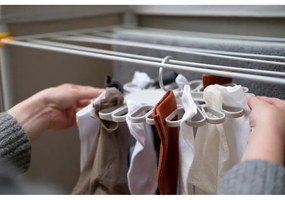 Бежова висяща сушилня за дрехи Petal – Joseph Joseph