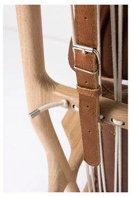 Фотьойл с масивна дъбова конструкция и седалка от коняковокафява биволска кожа Dedo - Gazzda