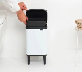 Кош за боклук Brabantia Bo Small Hi 1006639, 4 л, Повдигнат, Плавно и безшумно отваряне, Противоплъзгаща основа, Бял