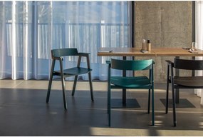 Трапезен стол с подлакътници от масивен дъб в петролен цвят Flip – Gazzda