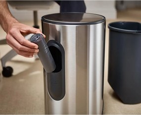 Кошче за боклук с педал от неръждаема стомана в блестящо сребрист цвят 10 l Arc – Joseph Joseph