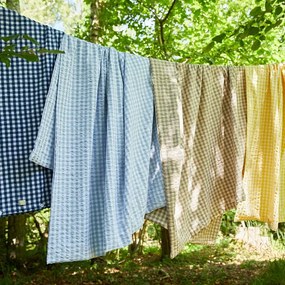 Бяло и светлосиньо удължено крепирано спално бельо за единично легло 140x220 cm Bæk&amp;Bølge - JUNA