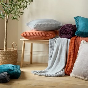 Декоративна възглавница от микроплюш 55x55 cm Velvet and Faux Fur – Catherine Lansfield