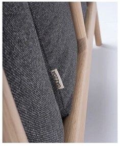 Фотьойл от дъбово дърво с тъмносива текстилна седалка Fawn - Gazzda