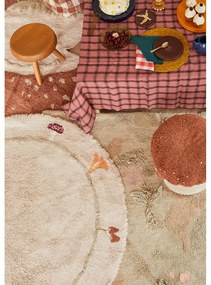 Бежов ръчно изработен памучен детски килим подходящ за пране ø140 cm Chanterelle – Lorena Canals