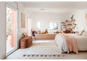 Розов и кремав ръчно изработен памучен детски килим подходящ за пране 120x160 cm Azteca Vintage Nude – Lorena Canals