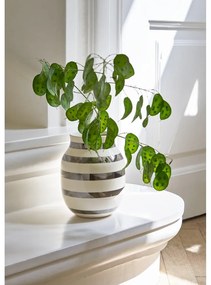 Ваза от бял фаянс със сребърни детайли, височина 20 cm Omaggio - Kähler Design