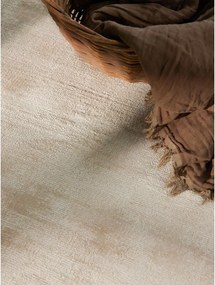 Ръчно изработен килим от вискоза в цвят слонова кост 200x300 cm Noemi – Vikosa