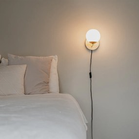 Стенна лампа в стил арт деко златиста и с опалово стъкло - Flore