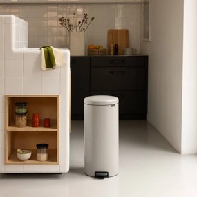 Кош за боклук с педал Brabantia NewIcon 1010442, 30 л, Плавно затваряне, Противоплъзгаща основа, Светлосив
