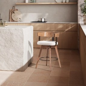 Кремави/в естествен цвят тапицирани бар столове в комплект с подлакътници 2 бр. Ilia – MOME