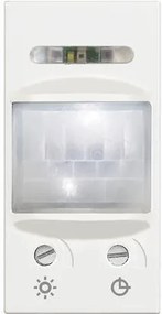 BTICINO Датчик за движение PIR, 105°, обхват 6m @ h1.2m, LED ≤ 50W, изисква неутрала, 1 мод. цвят Бял Classia  - RW4431