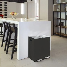 Матово черно стоманено кошче за боклук 2x20 l за рециклиране с педал Aliya – Spirella