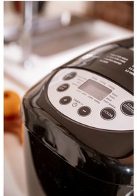 Хлебопекарна Mesko MS 6022, 1/1.5 кг, 850 W, 15 програми, LCD Дисплей, Двойна бъркалка, Подвижна кошница, Черен