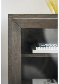 Кафява витрина от декор от дъб с плъзгащи се врати 170x75 cm Hazelton – Rowico