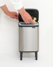 Кош за боклук Brabantia Bo Small Hi 1006642, 4 л, Плавно и безшумно отваряне, Противоплъзгаща основа, Устойчив на пръстови отпечатъци, Инокс/Мат