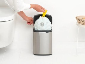 Кош за боклук Brabantia Bo Small 1006625, 4 л, Плавно и безшумно отваряне, Противоплъзгаща основа, Устойчив на пръстови отпечатъци, Инокс/Мат